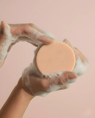 Moisturizing shampoo lather for smooth and frizz free hair